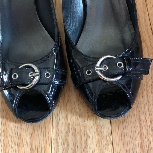 Stuart Weirzman Peep Toe Heels - Picture 2 of 5